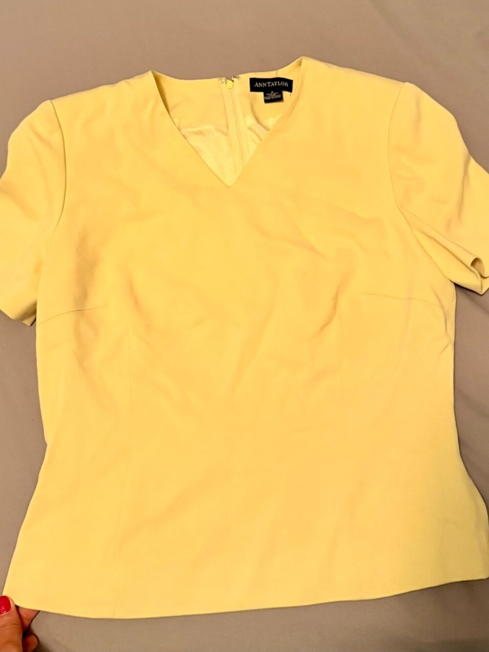 Ann Taylor 100% Silk Short Sleeve V Neck Top Butter Yellow Size 8 Back Zip